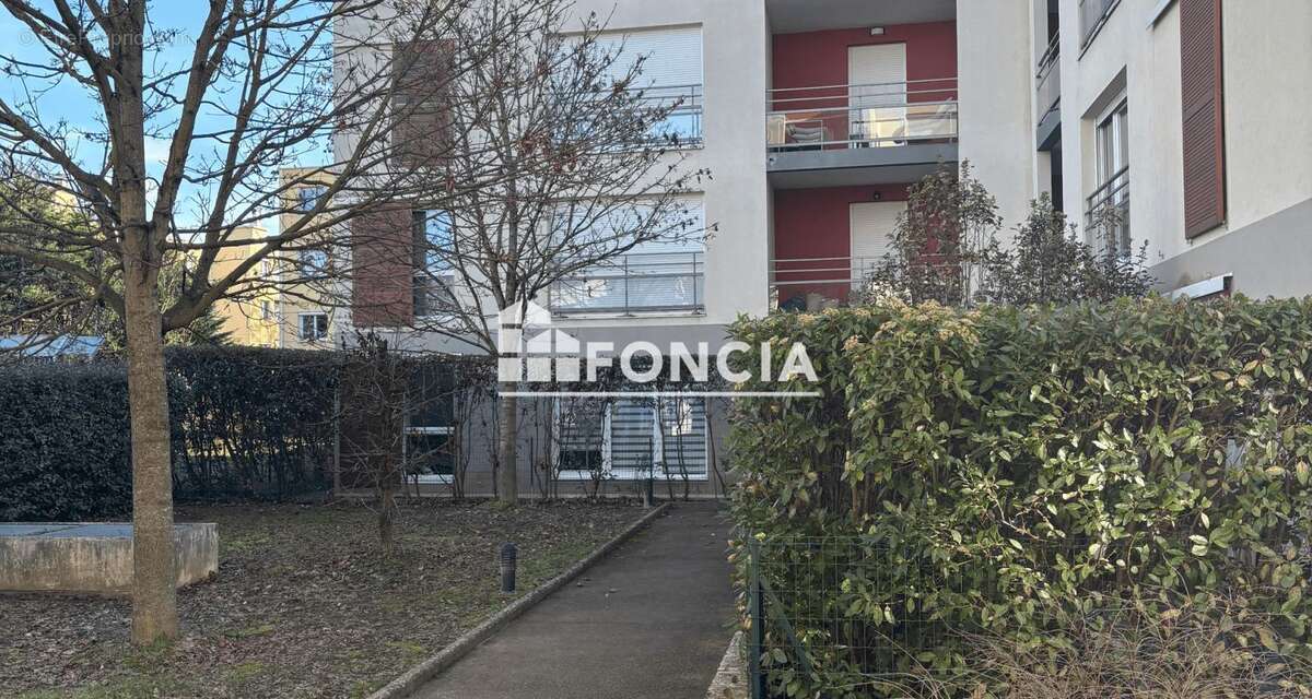 Appartement à MEYZIEU