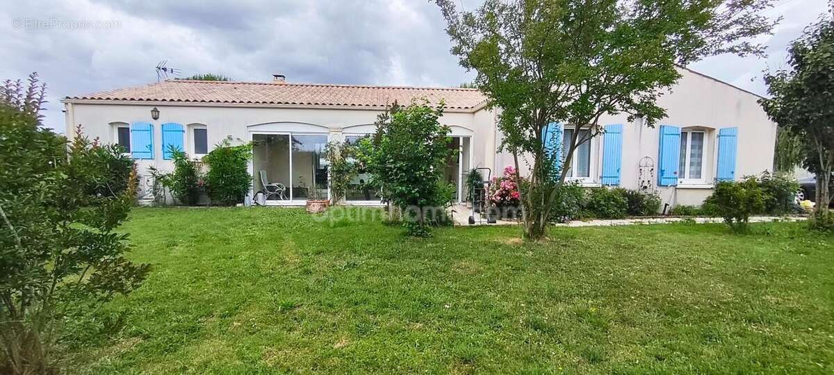 Maison de plain-pied – 167 m² – piscine avec abri haut – dpe b – panneaux solaires – 3 596 m² de terrain – clam, à 5 minutes de  - photo 14