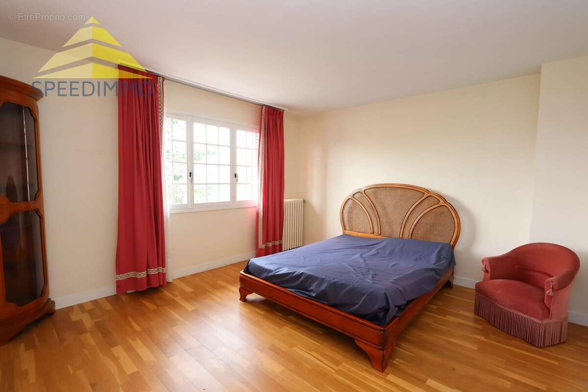 Maison à MANDRES-LES-ROSES