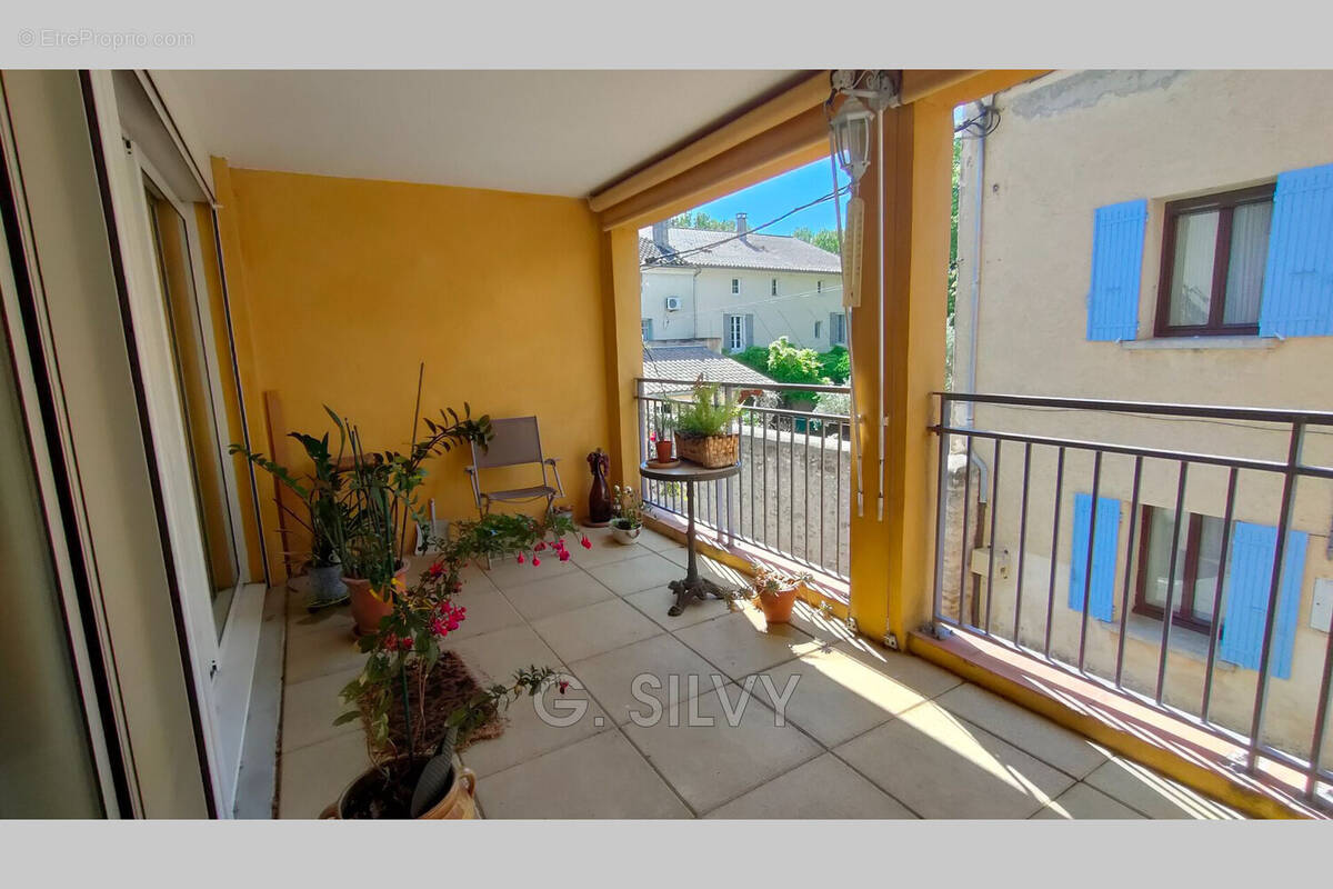 Appartement à SAINTE-CECILE-LES-VIGNES