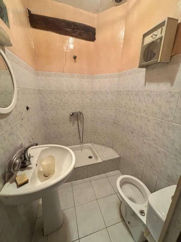 Béziers centre-ville  maison de ville t3 à rénover  64 m² - photo 4