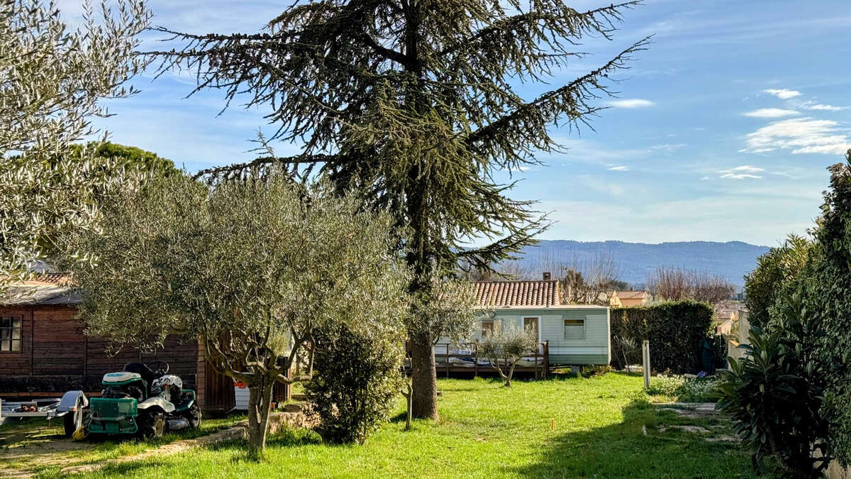 Terrain à POURRIERES