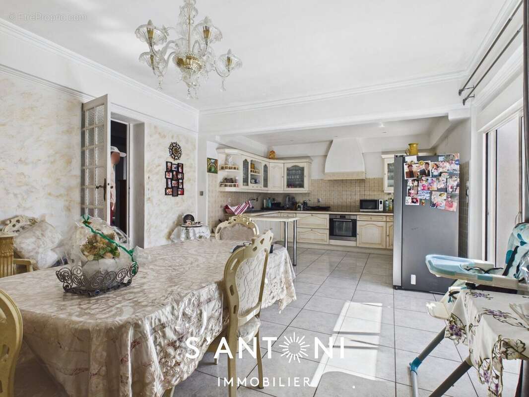 BEZIERS - Maison familiale 186 m² avec piscine et grand terrain de 860 m² - photo 7