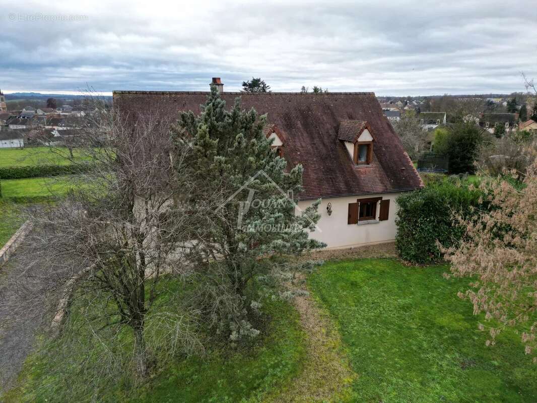 Maison à DOMPIERRE-SUR-BESBRE