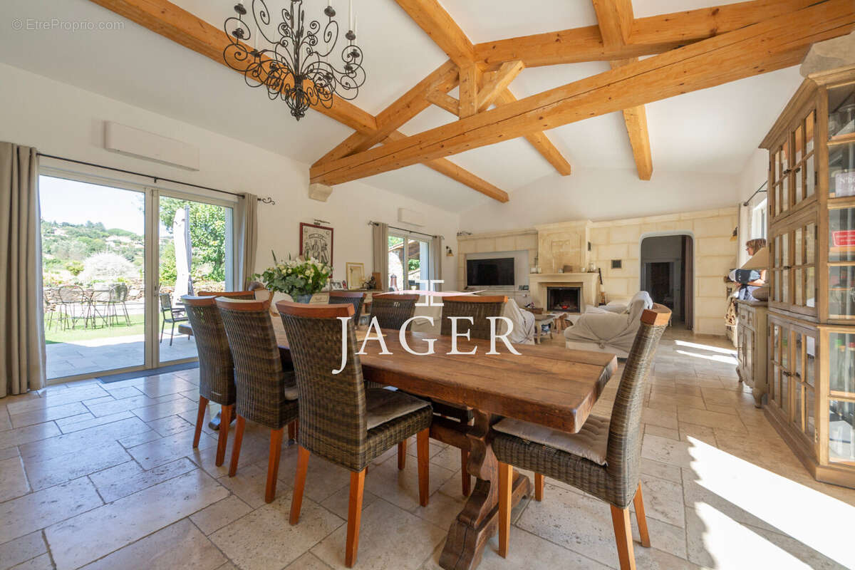 Maison 400 m² à Grimaud  - photo 7
