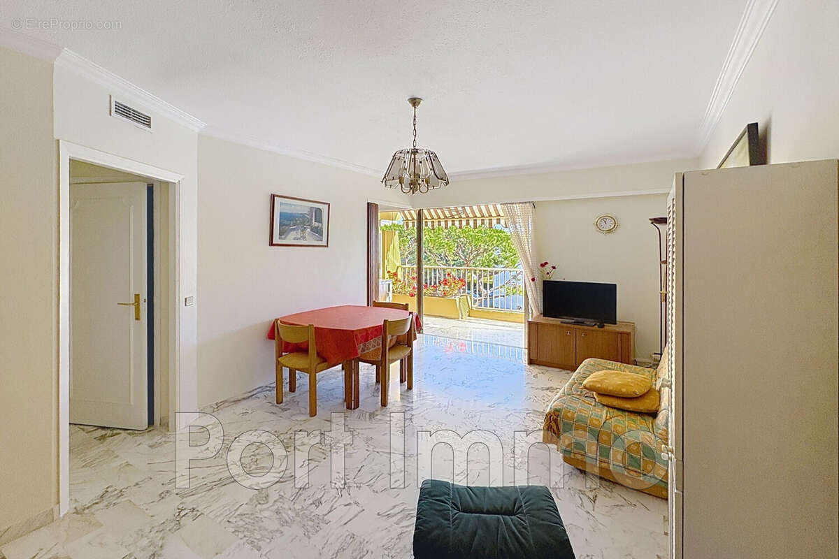 Appartement à SAINT-LAURENT-DU-VAR