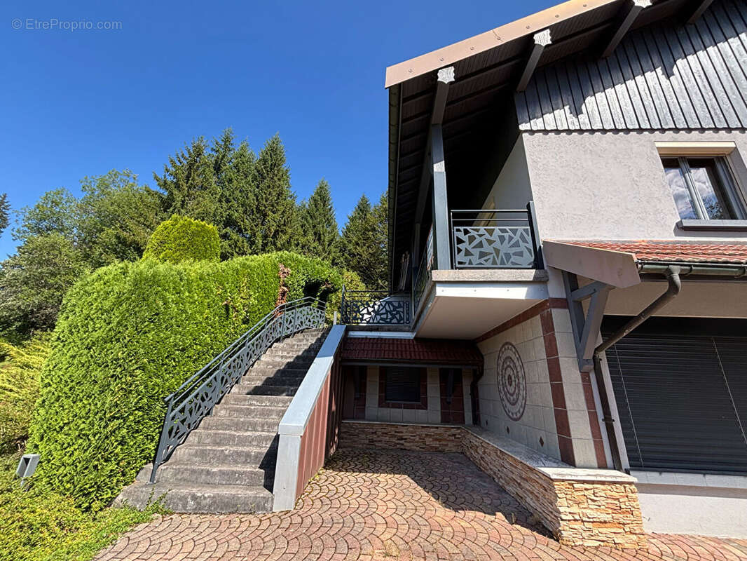 Maison La Cluse Et Mijoux 6 pièce(s) 218 m2 - photo 2