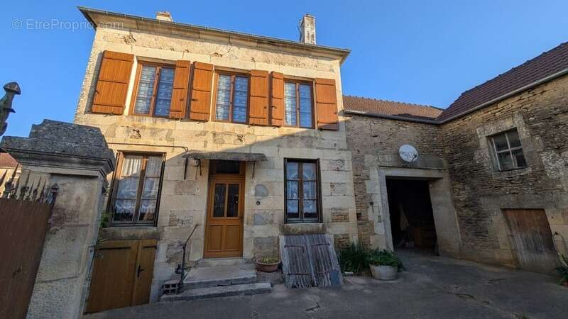 Maison à COUTARNOUX