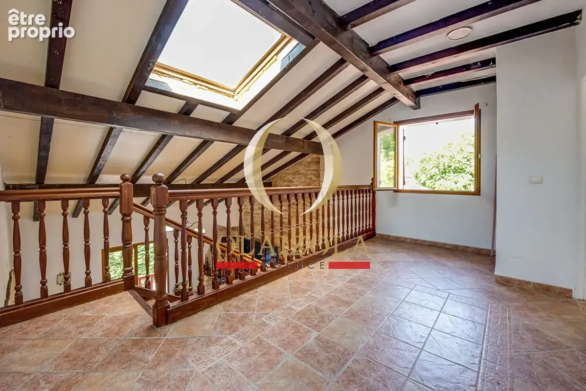 SAINT-PÉE-SUR-NIVELLE - Maison familiale à fort potentiel - photo 11