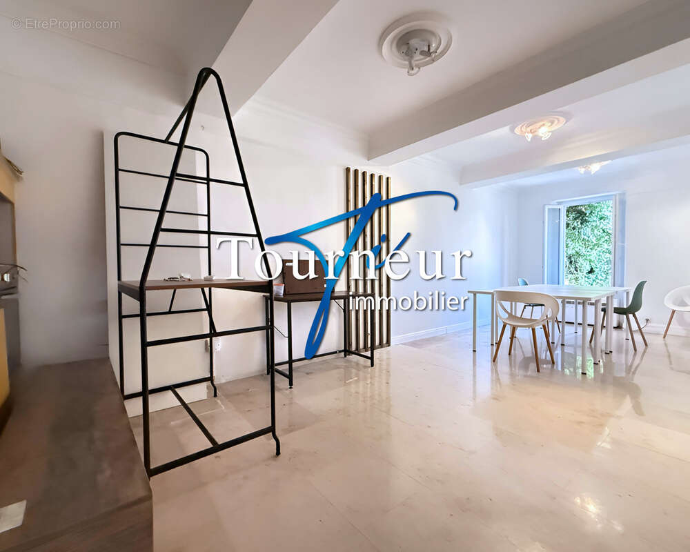 Commerce à SANARY-SUR-MER