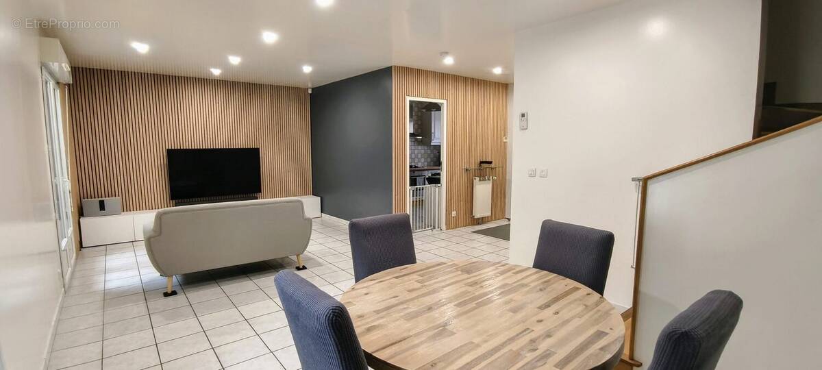 Séjour - Maison à SAINT-THIBAULT-DES-VIGNES