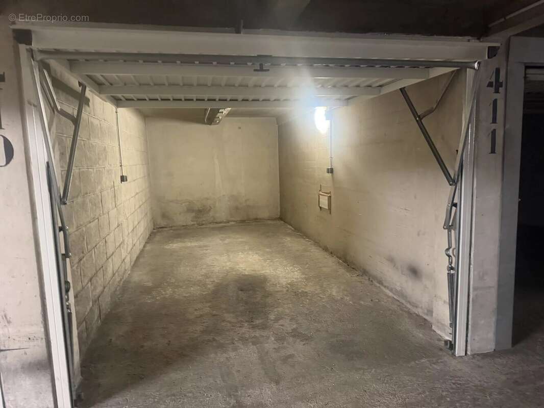 Parking à PARIS-16E