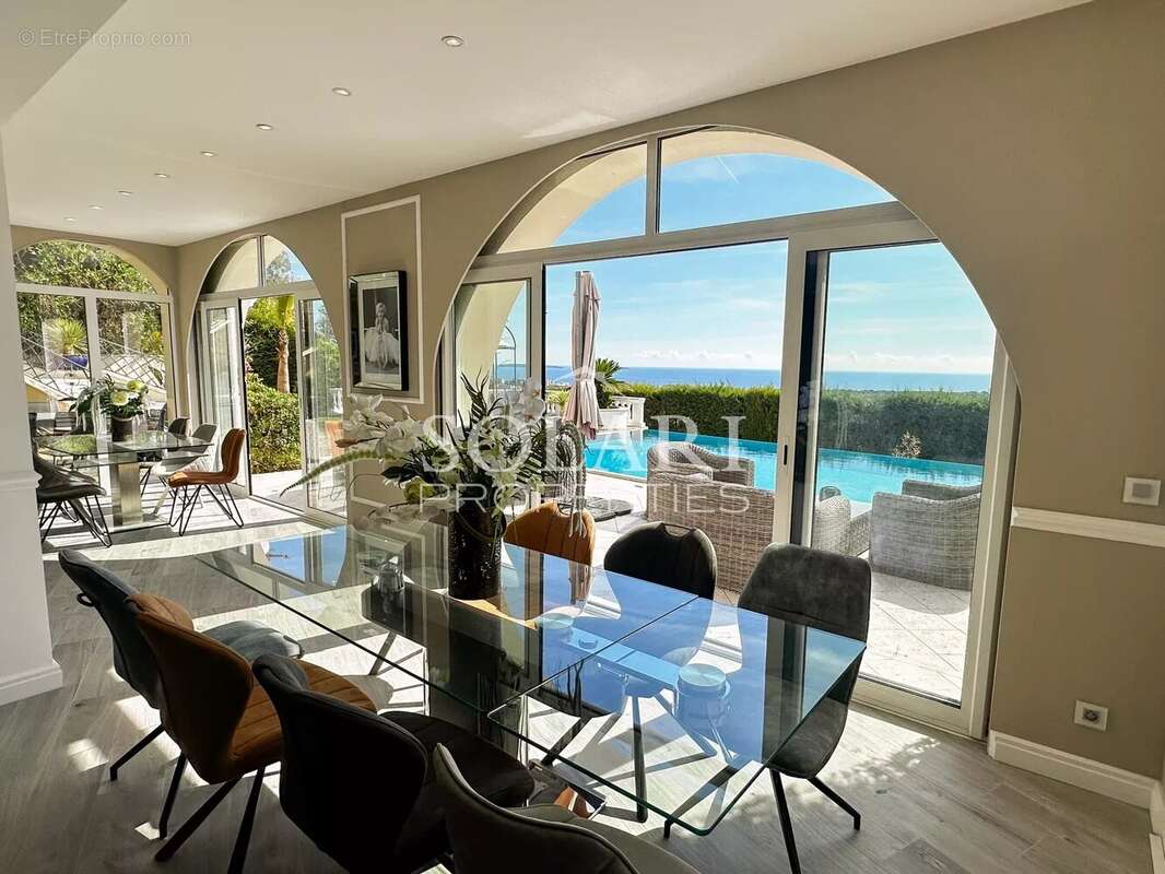 Maison à MANDELIEU-LA-NAPOULE