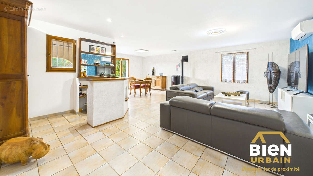 Maison à BELLEGARDE