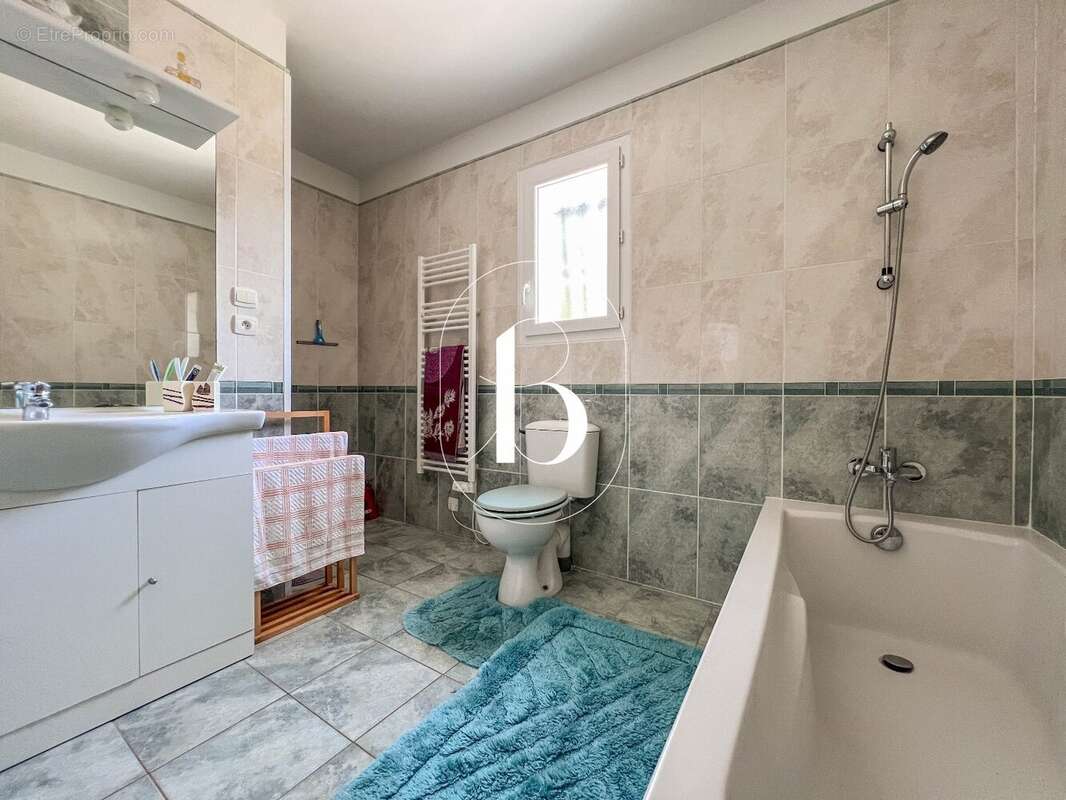 Maison à MEJANNES-LE-CLAP