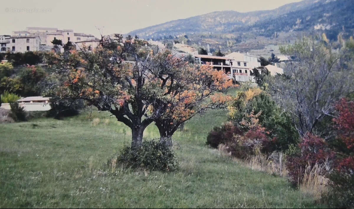 Terrain à CORNILLON-SUR-L'OULE