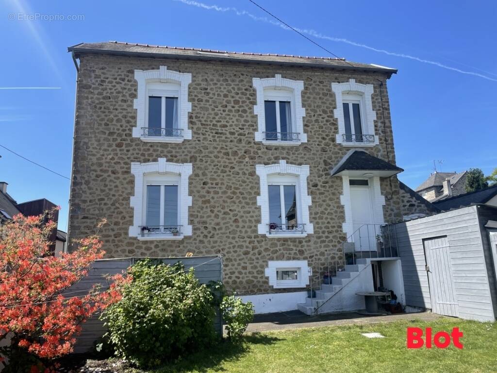 Maison à FOUGERES