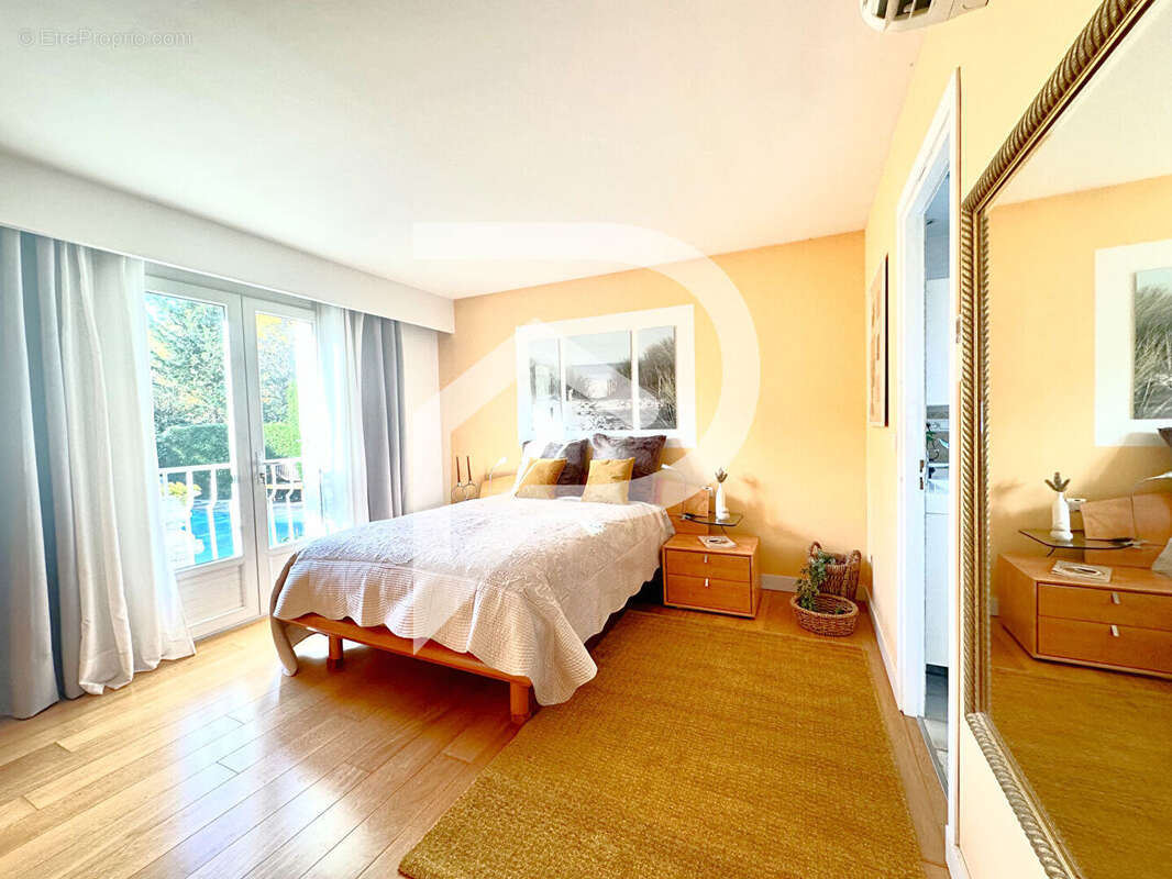 Maison à LE PUY-SAINTE-REPARADE