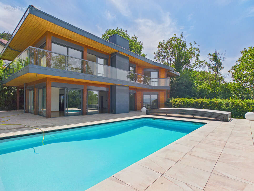 LUCINGES - Maison d'architecte contemporaine de 7 pièces avec piscine. - photo 3