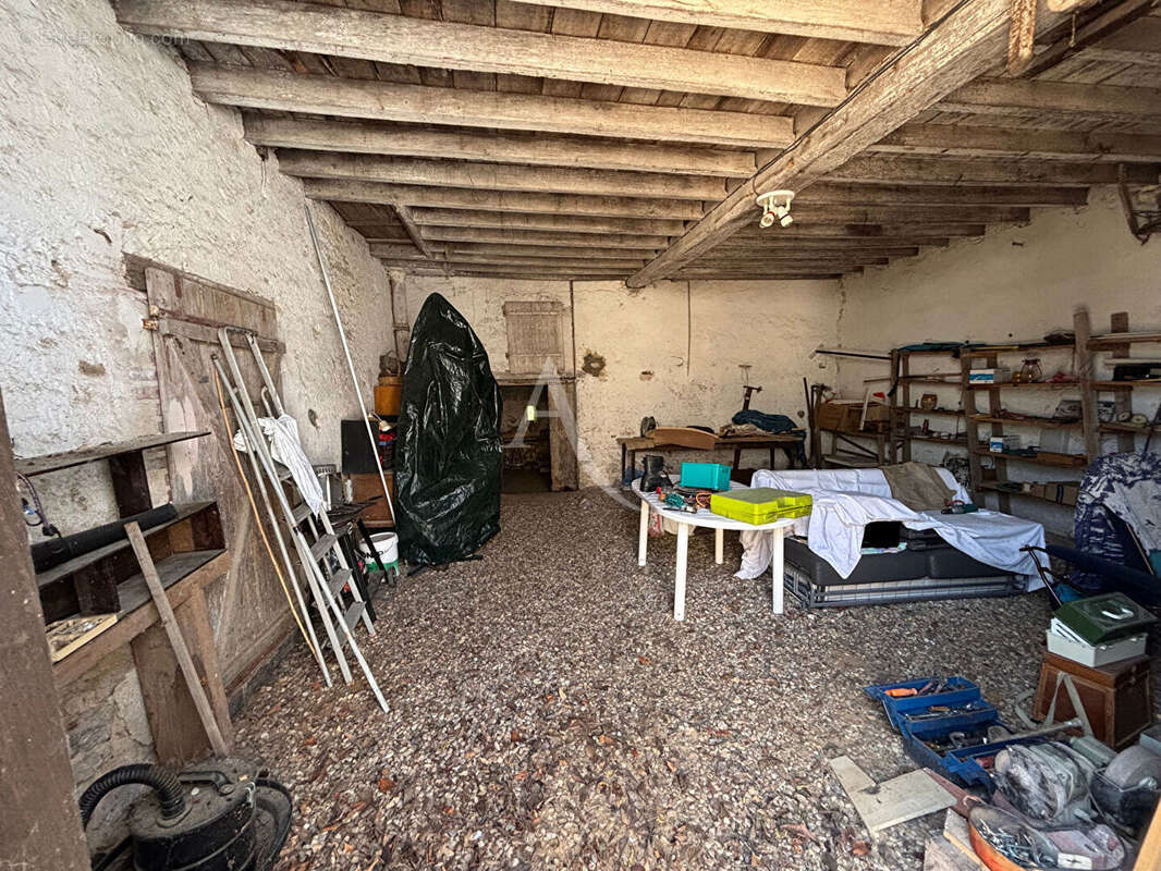 Maison à SAINT-DENIS-DE-L'HOTEL