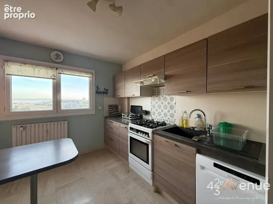 Appartement 98 m² à Saint-Etienne  - photo 2