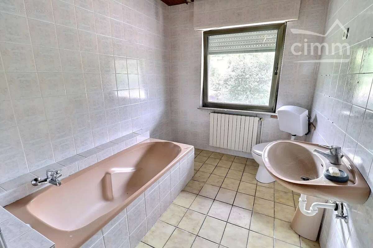 Maison mitoyenne de 200 m² à rénover avec jardin à ALSTING - photo 11