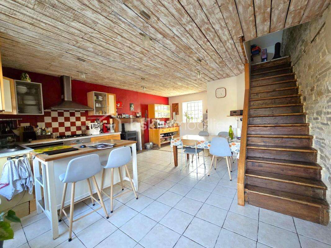 Maison à BOURG-DES-COMPTES