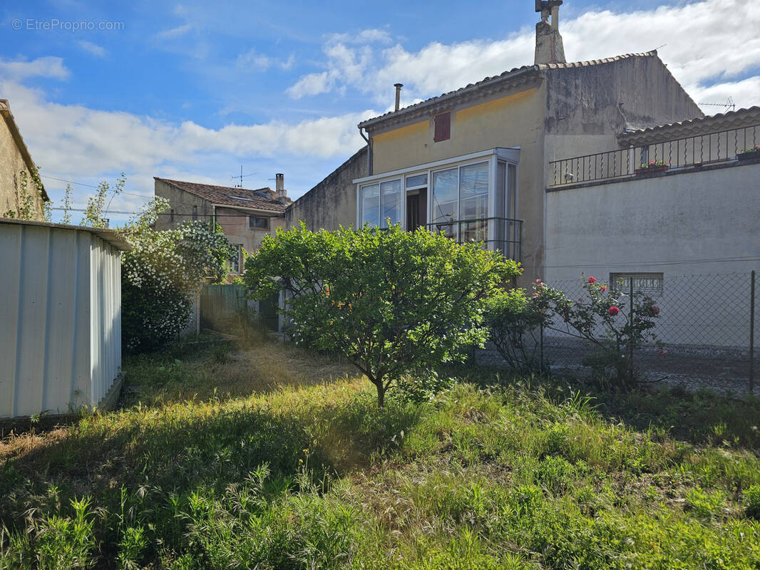 Appartement à LA ROQUE-D'ANTHERON
