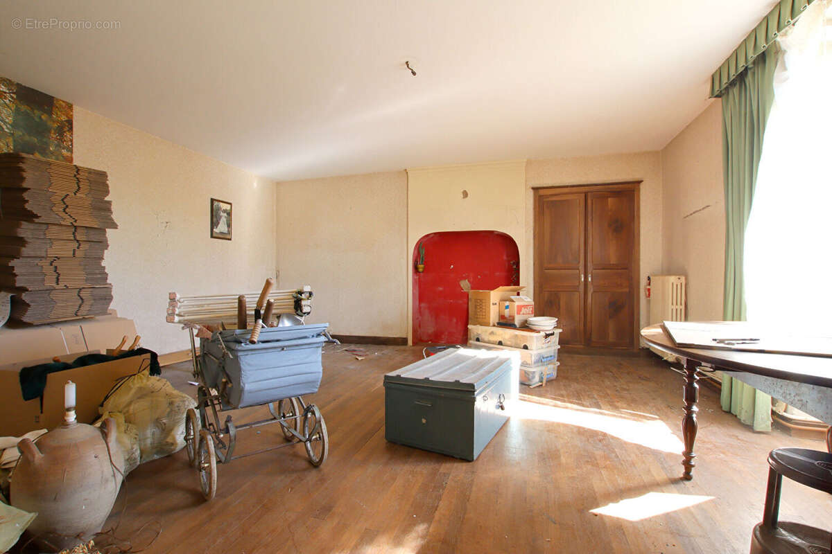 Maison à AZAY-LE-BRULE