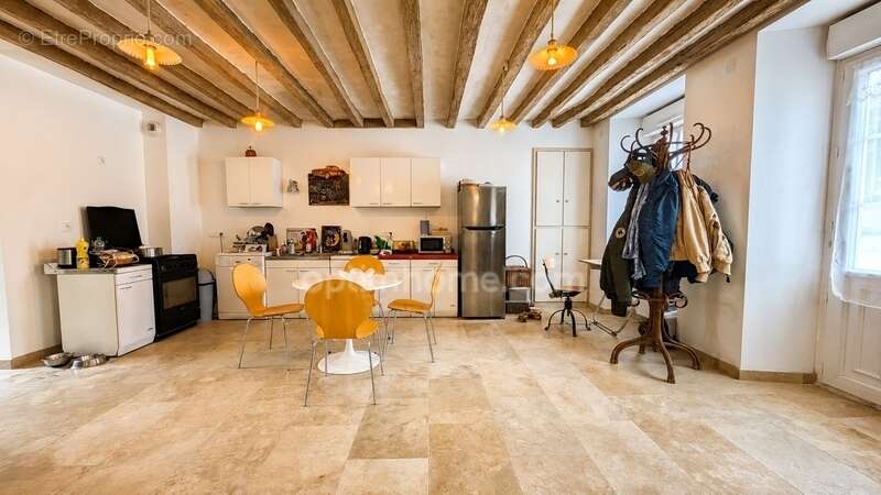 À l'orée de la forêt, une maison de 180m² de caractère entièrement rénovée - photo 2