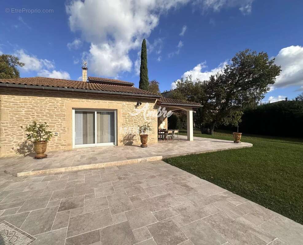 Maison à MONTELEGER