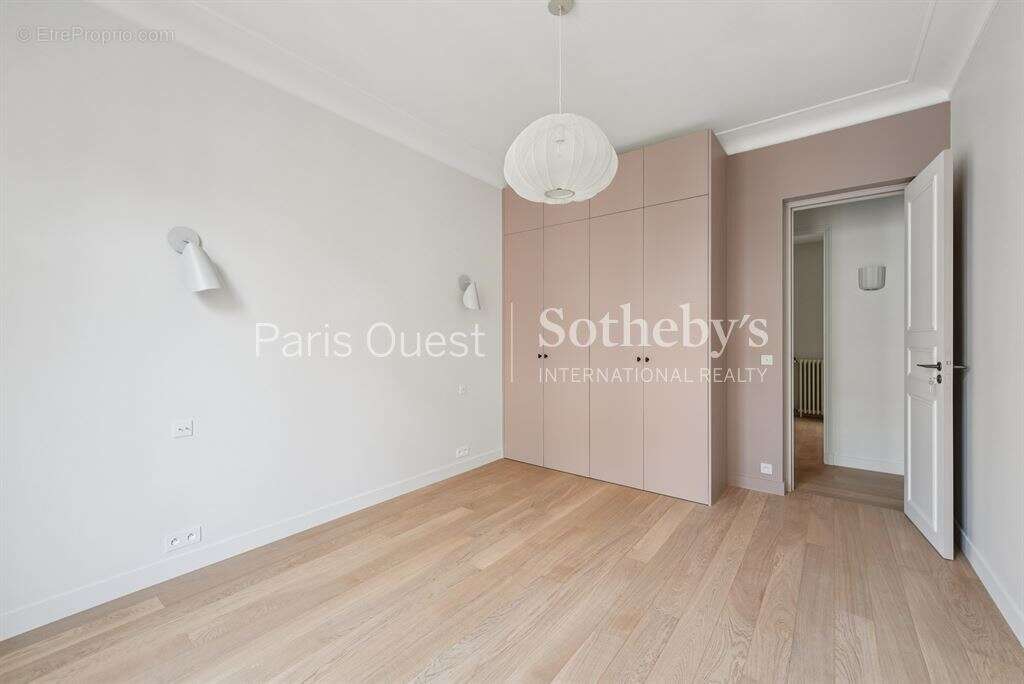 Appartement à PARIS-16E