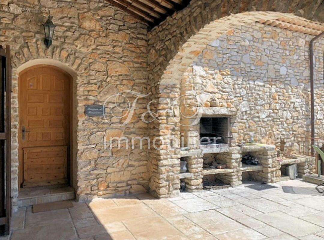 Maison à SIMIANE-LA-ROTONDE