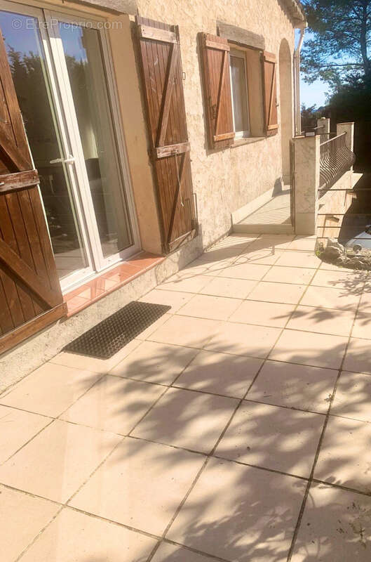 Maison à LA ROQUETTE-SUR-SIAGNE