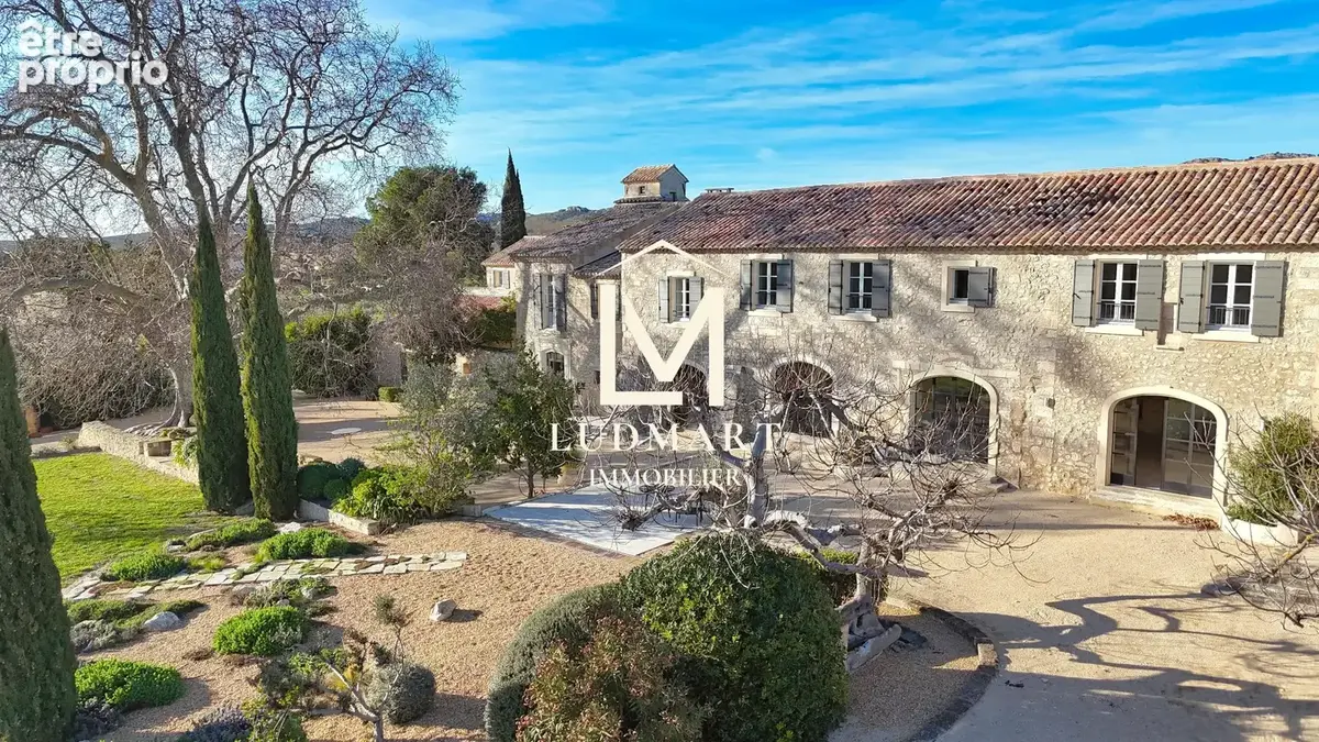 Propriété d’exception de 1300m2 au cœur des Alpilles — Domaine de 7,3 ha avec oliveraie - photo 3