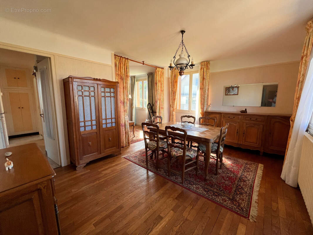 Maison à LES CLAYES-SOUS-BOIS