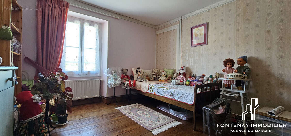 Maison 146 m² à Saint-Hilaire-Des-Loges  - photo 8
