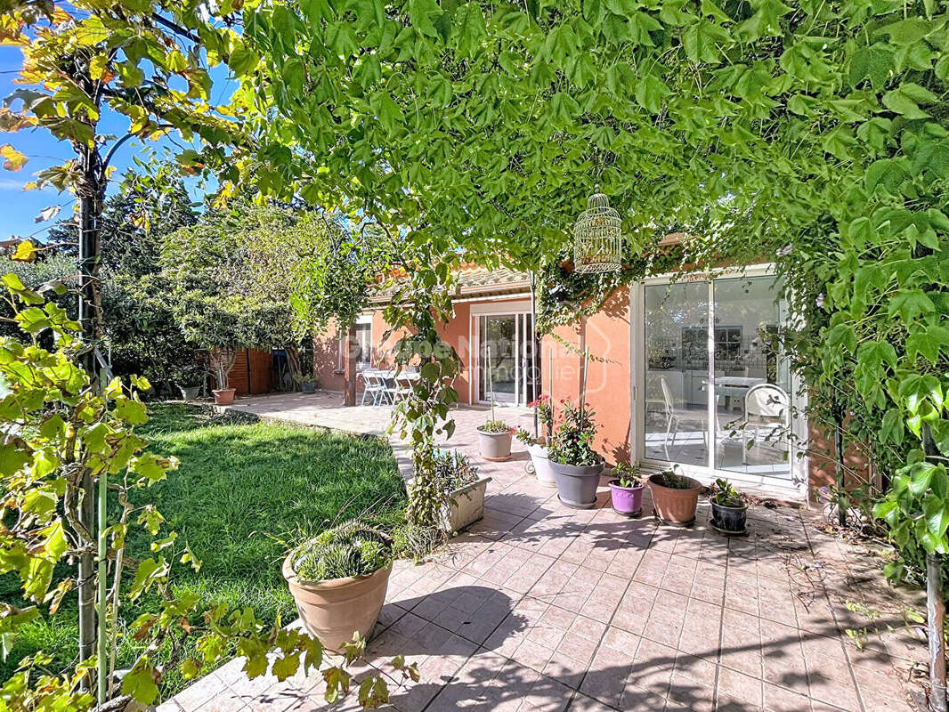 Maison à SAINTE-CECILE-LES-VIGNES