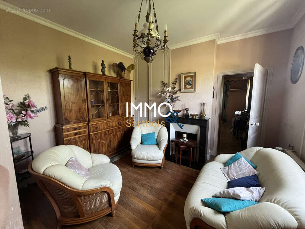 Maison à LA CHARTRE-SUR-LE-LOIR