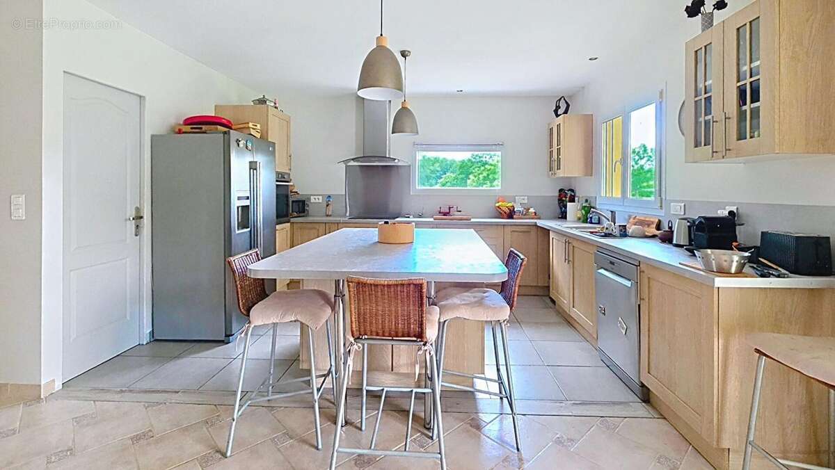 Propriété de charme avec gîte indépendant sur plus de 6 hectares clôturés - photo 4