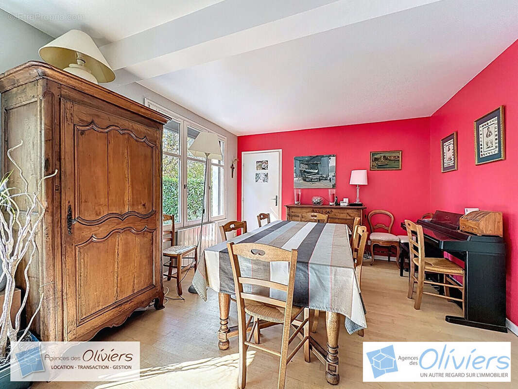 Maison à VOISINS-LE-BRETONNEUX