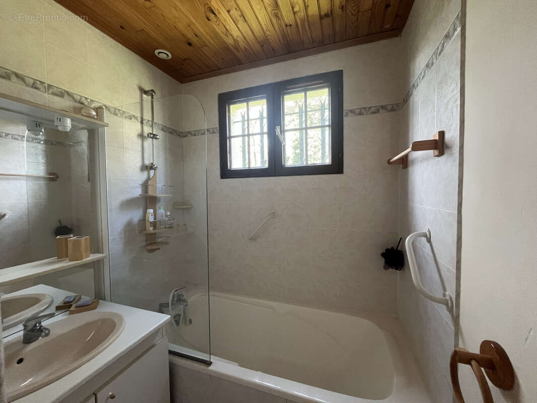 Maison à SAINT-QUENTIN-LA-POTERIE