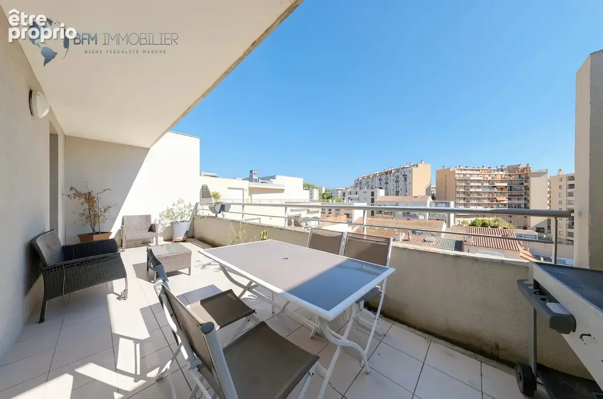 T3 Dernier Étage avec Terrasse Spacieuse de 18 m² + Stationnement Privatif - photo 1