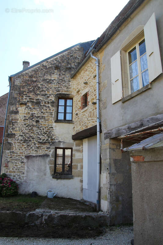 Maison à CHATEAUNEUF-VAL-DE-BARGIS