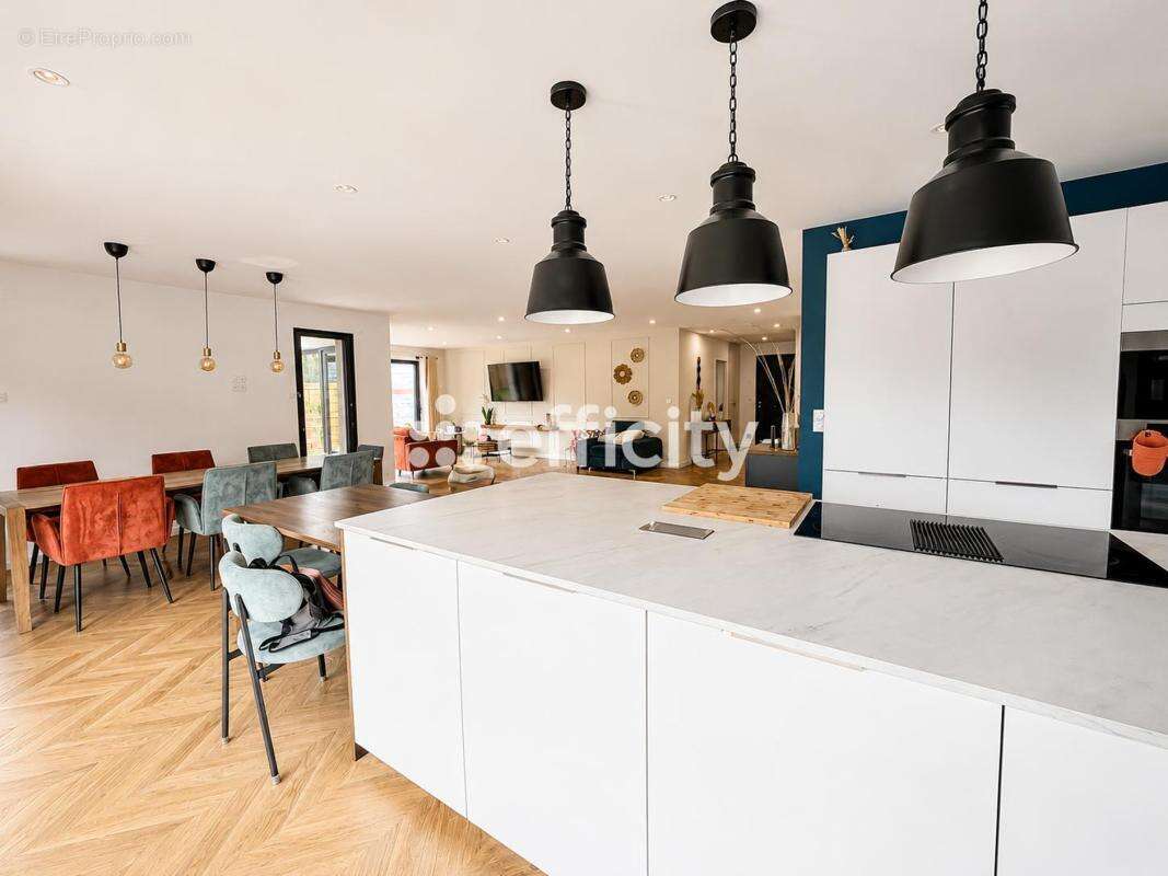Maison 150 m² à Saint-Erblon  - photo 3