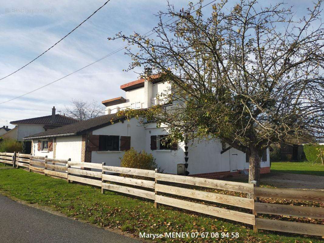 Maison 97 m² à Sainte-Genevieve-Des-Bois  - photo 2