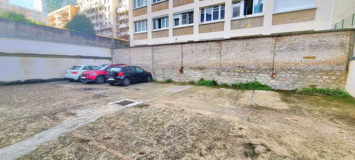 Parking à COURBEVOIE