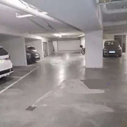 Parking à VITRY-SUR-SEINE