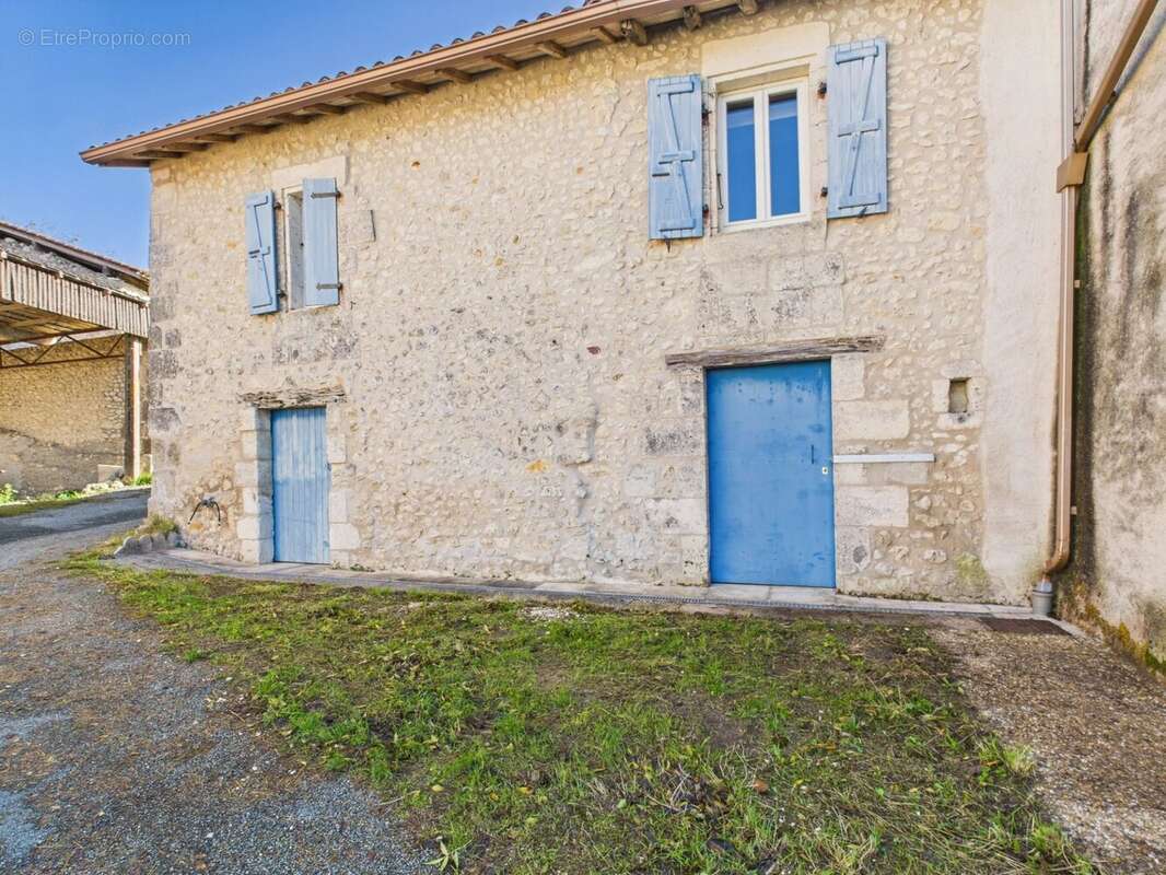 Maison à BERTRIC-BUREE