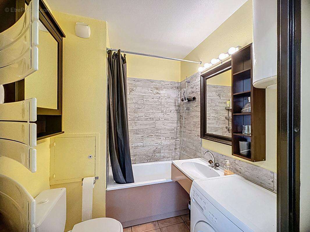 Appartement à GREOUX-LES-BAINS